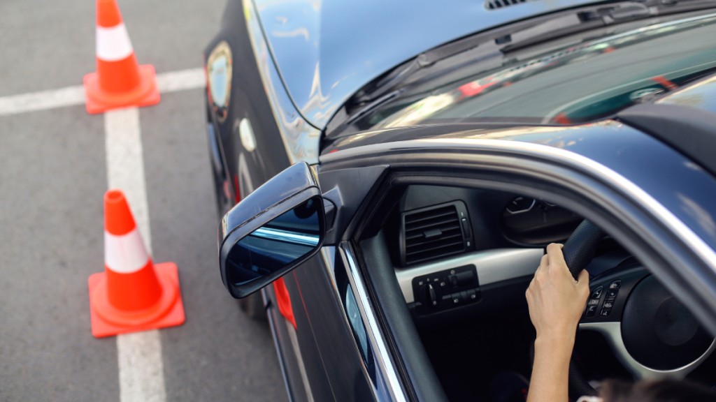 駕駛學校校長收錢助5677名學生考取車牌。iStock