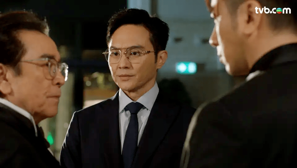 55歲張智霖（Chilam）近日因TVB台慶劇《璀璨之城》再度人氣急升，在劇中他分別與陳瀅、陳曉華有大膽調情戲，惹起網民熱議。（圖：TVB）