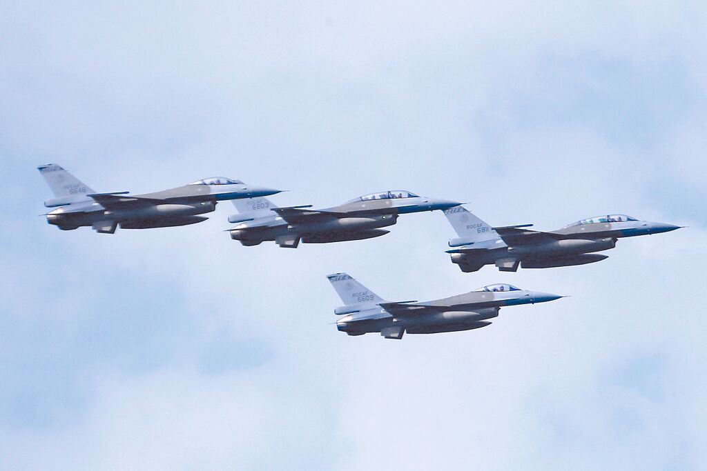 台灣空軍連續兩日發生F-16V戰機因異常，要緊急降落事件。中時新聞