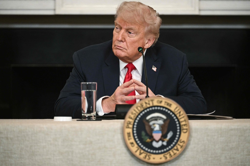 特朗普派出國民警衛隊人員到洛杉磯,遭加州政府控告違法,示威者要求他下台。法新社 特朗普派出國民警衛隊人員到洛杉磯,遭加州政府控告違法,示威者要求他下台。法新社