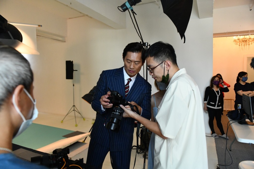 跟攝影師有商有量。