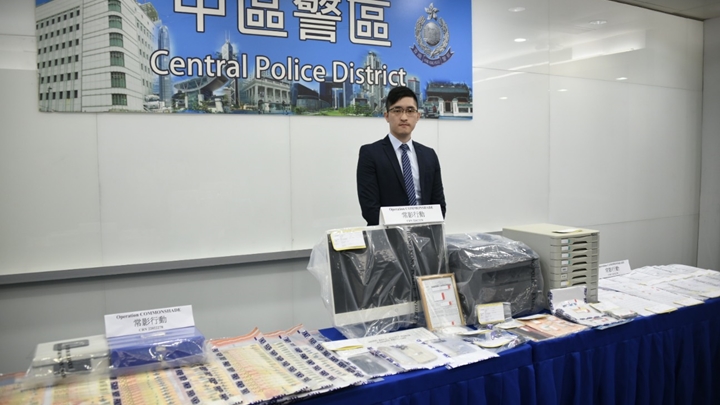 警方搗破強積金騙案拘捕12人。楊偉亨攝