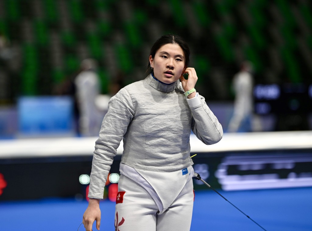 薛雅齊於女子佩劍32強敗給法國劍手。星島圖片 薛雅齊於女子佩劍32強敗給法國劍手。星島圖片