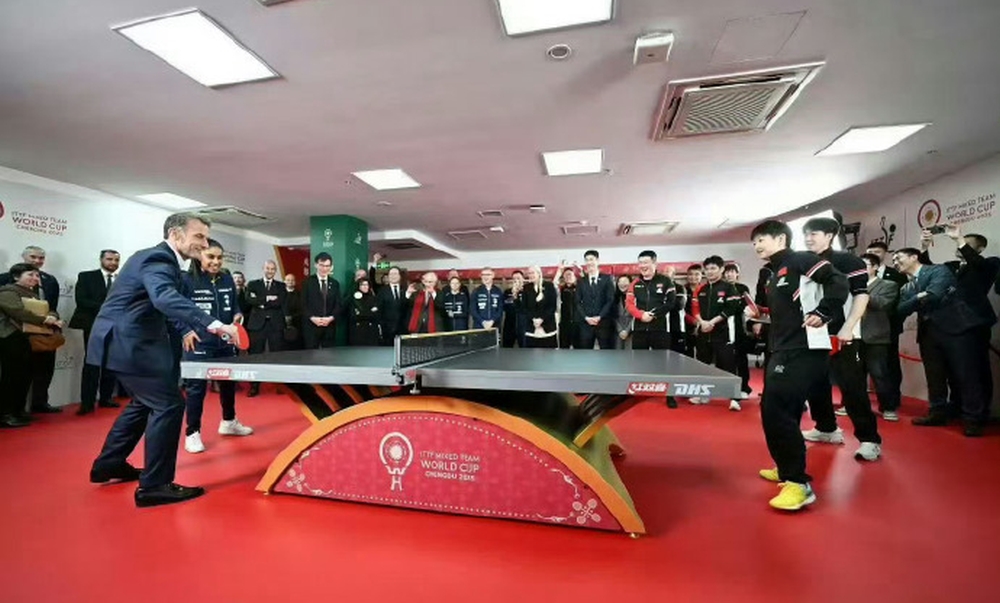 馬克龍與王楚欽孫穎莎等國乒對練。 微博