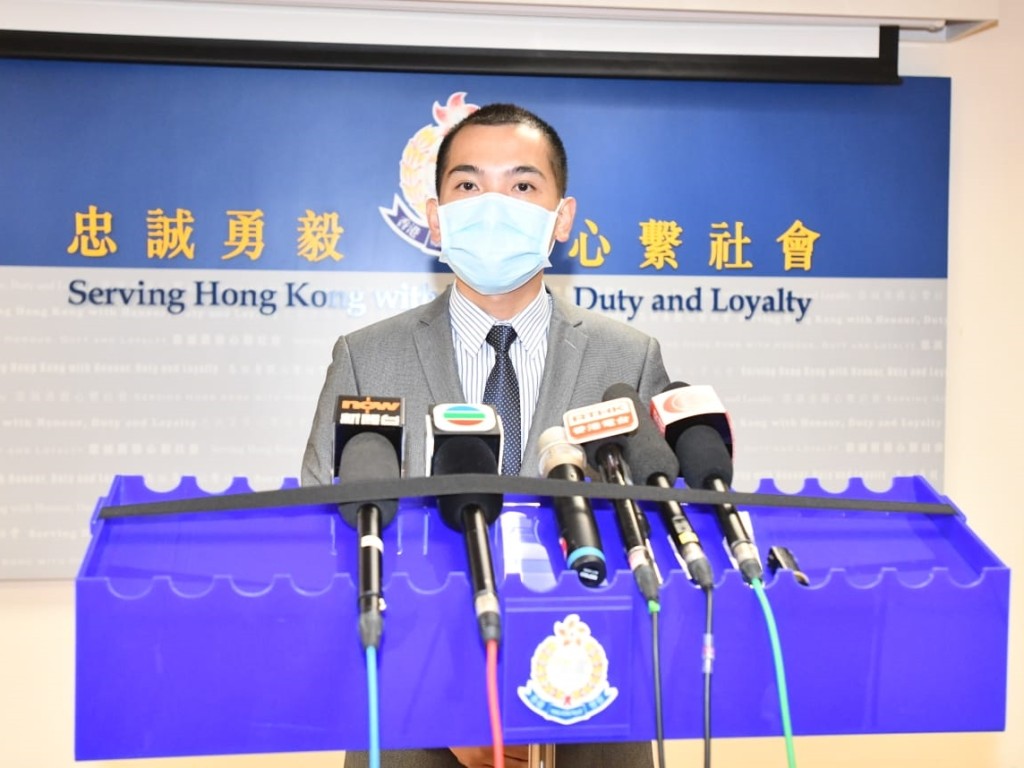 沙田警區刑事部總督察潘岳謙匯報案情。