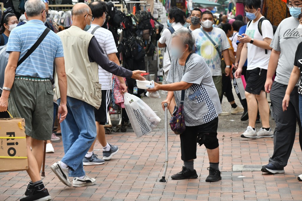 報告亦會從宏觀層邢反映政府的重要政策如何扶貧、脫貧及防貧。資料圖片 報告亦會從宏觀層邢反映政府的重要政策如何扶貧、脫貧及防貧。資料圖片