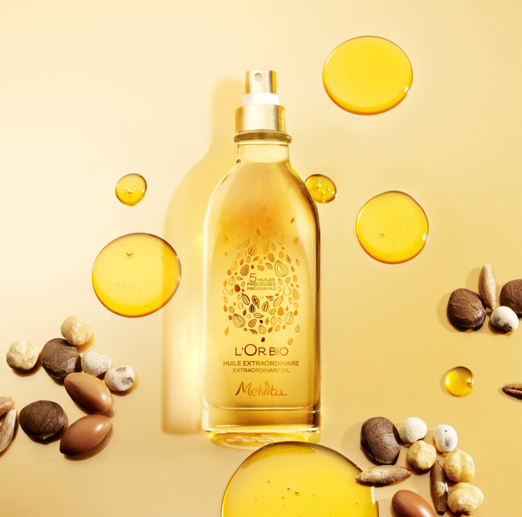 Melvita L'OrBio有機黃金全效修護油/$380,含有機堅果油、印加印奇油、椰棗籽油 、石栗油及猴麵包樹油,富含Omega 3、6及9,可用於面部、身體及頭髮。 Melvita L'OrBio有機黃金全效修護油/$380,含有機堅果油、印加印奇油、椰棗籽油 、石栗油及猴麵包樹油,富含Omega 3、6及9,可用於面部、身體及頭髮。