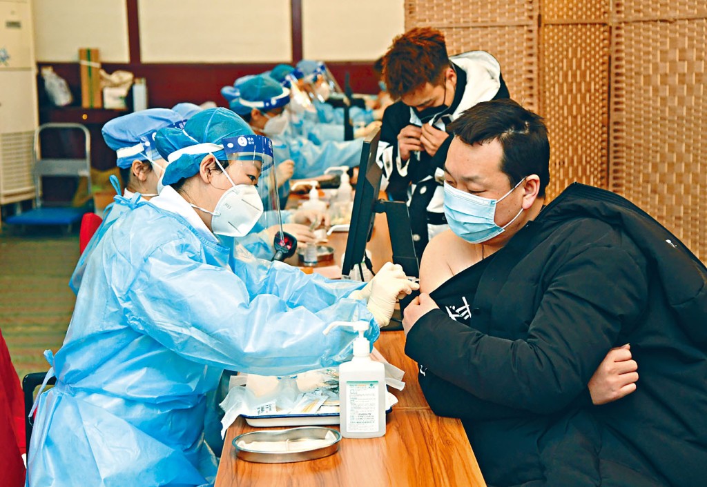 北京市民陸續接種新冠疫苗。