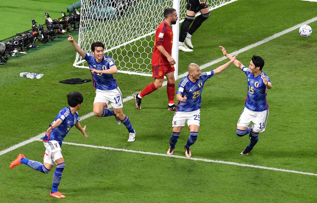 日本創造奇蹟，2:1反勝西班牙，以首名出線。路透社資料圖片