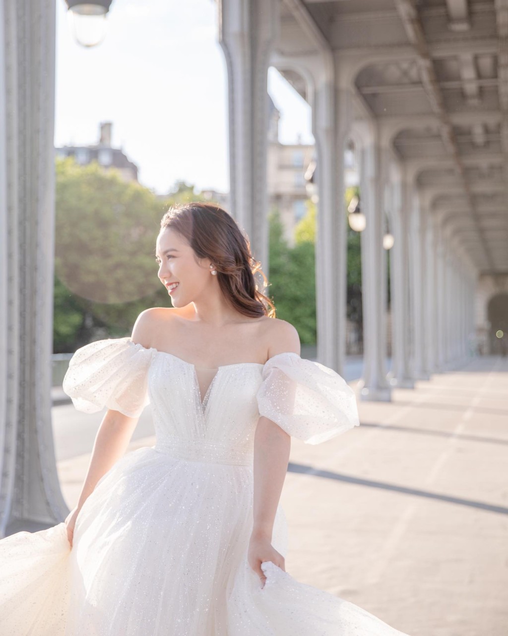 鄺美璇結婚時曾拍攝多套婚紗照。