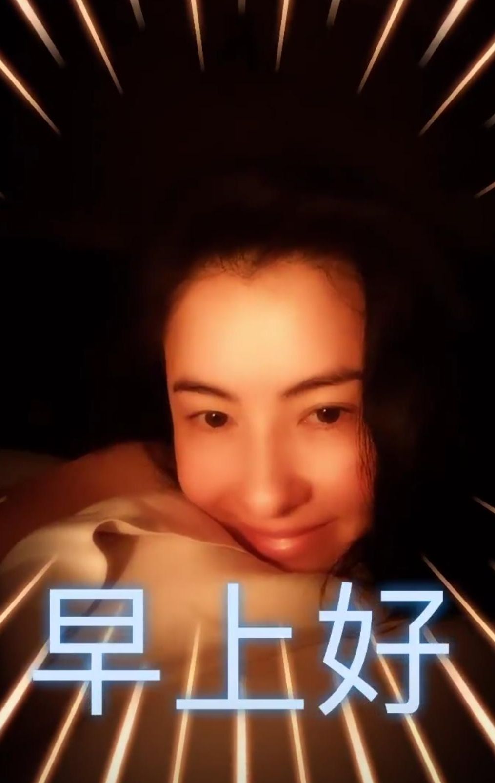 生日月的栢芝心情超好。