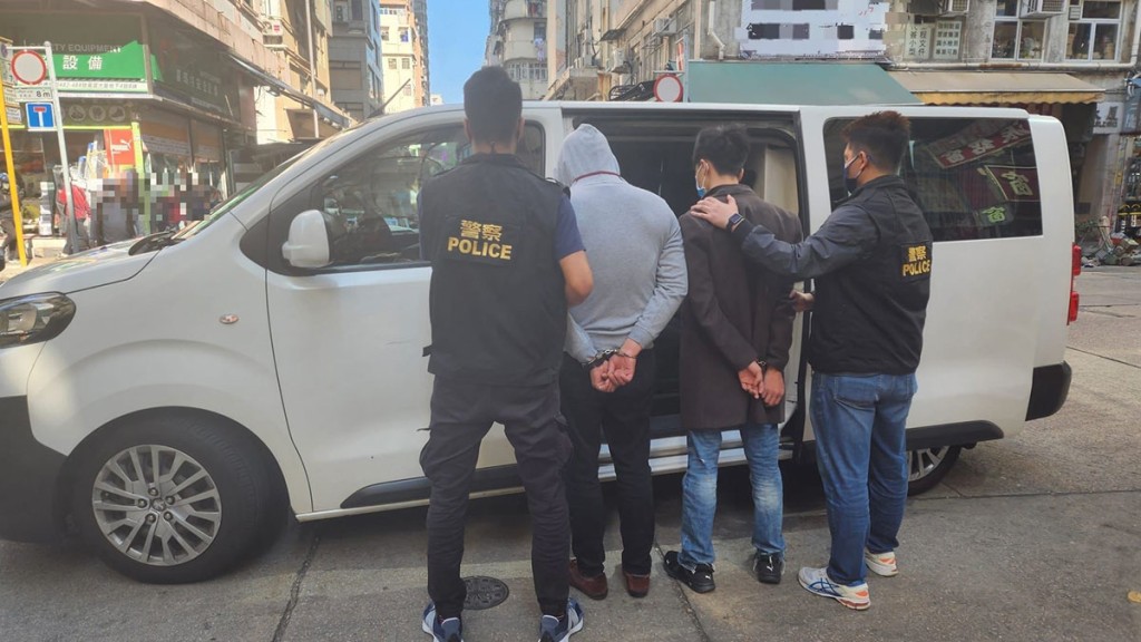 行動中，警方拘捕3名男女。警方提供