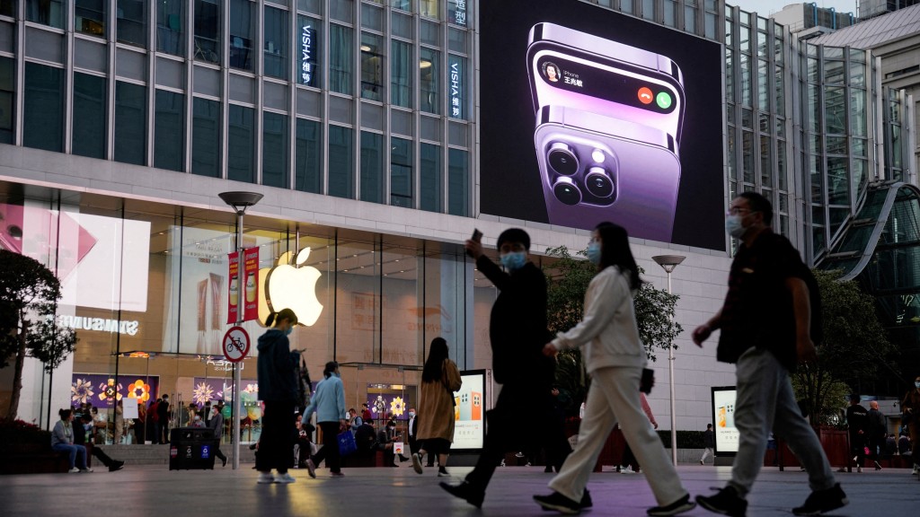 中國是蘋果最大的市場之一，佔其收入近五分之一。 路透社