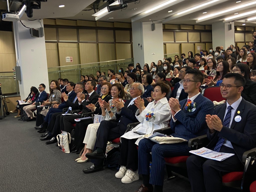 同場除了31間學校的代表，首席快樂官協會創始人兼執行主席孫美妮、協會榮譽主席兼教育局前局長吳克儉，及聯合國教科文組織協會會長張沁亦有出席。