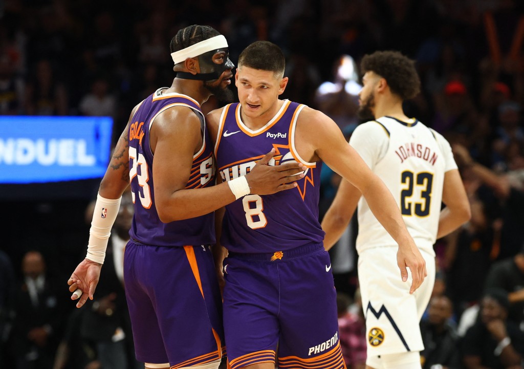 太陽在第三節尾段憑藉葛雲及基臣艾倫連環轟入三分球，在進入第四節前將分差收窄至95:97。路透社