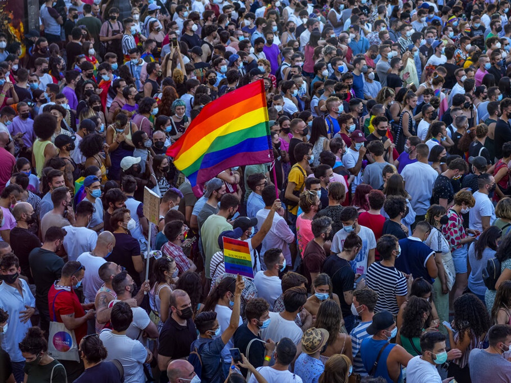 西班牙首都馬德里和國內其他城市昨晚有大批群眾上街示威。AP圖片