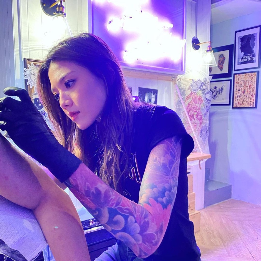 周秀娜早前拜訪多個紋身師傅學師。