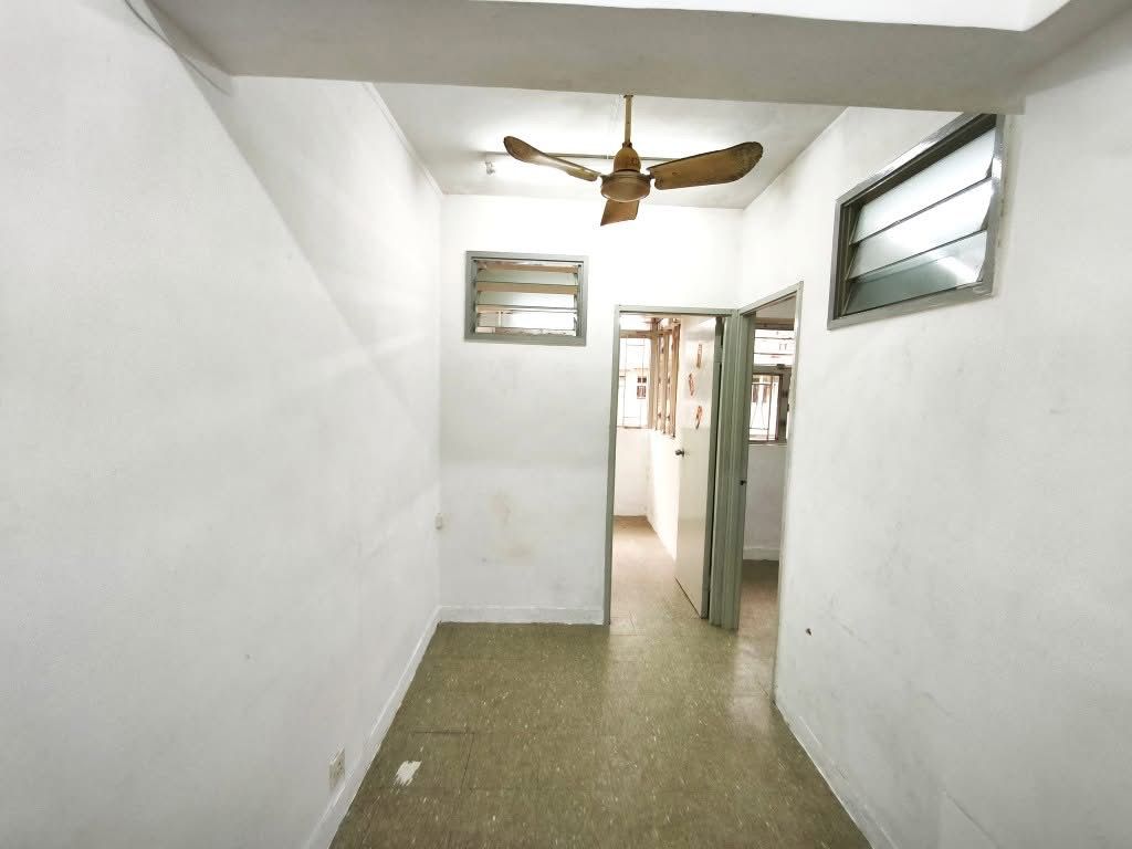 單位曾於2003年3月以49.5萬元成交，現時開拍價188萬元。