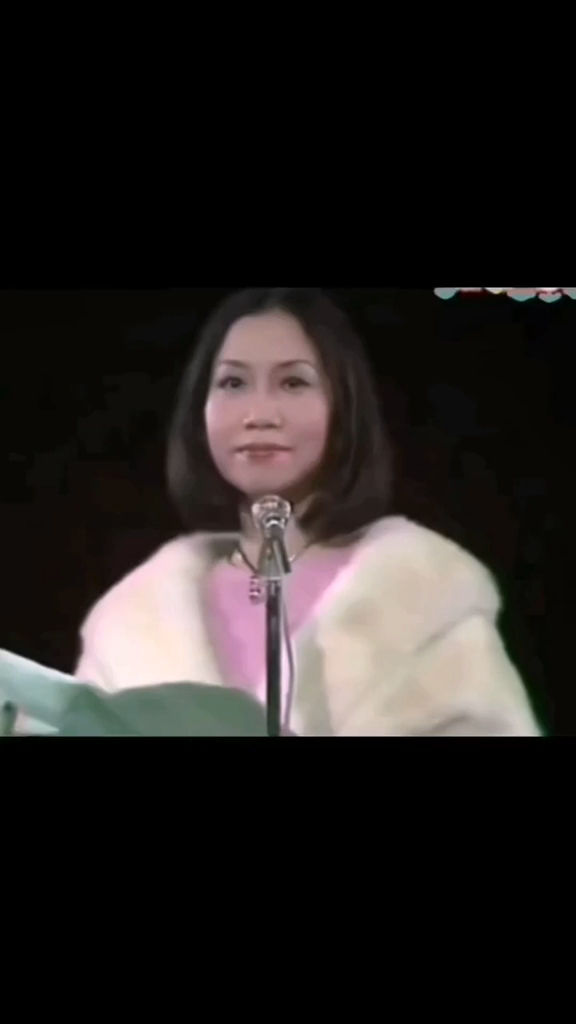 李寶瑩年輕時顏值頗高。
