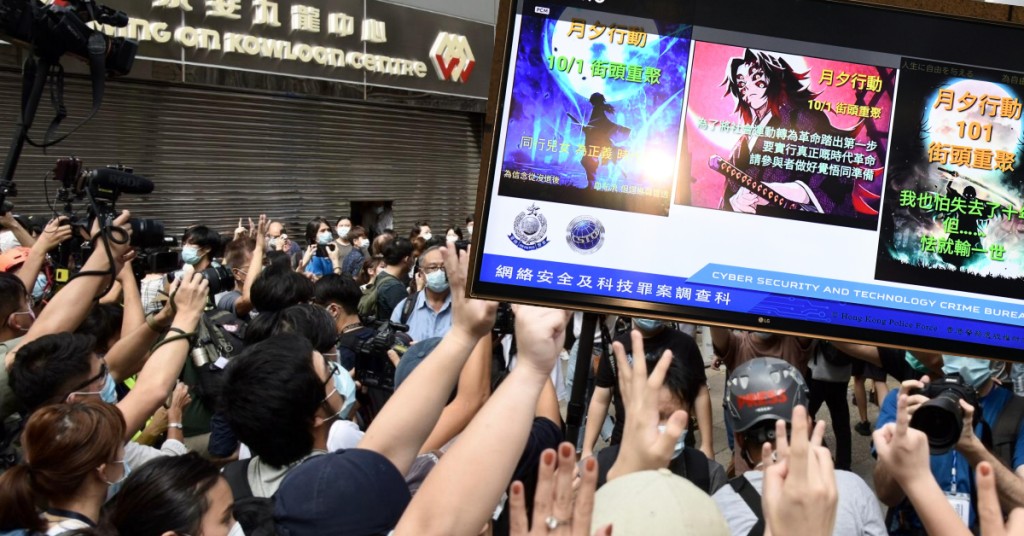 在這個世界，精人出口，笨人出手，搞陰謀詭計的人，煽動別人上街做死士，自己卻坐在冷氣房內陰陰笑，享受成功發動暴亂的果實。資料圖片