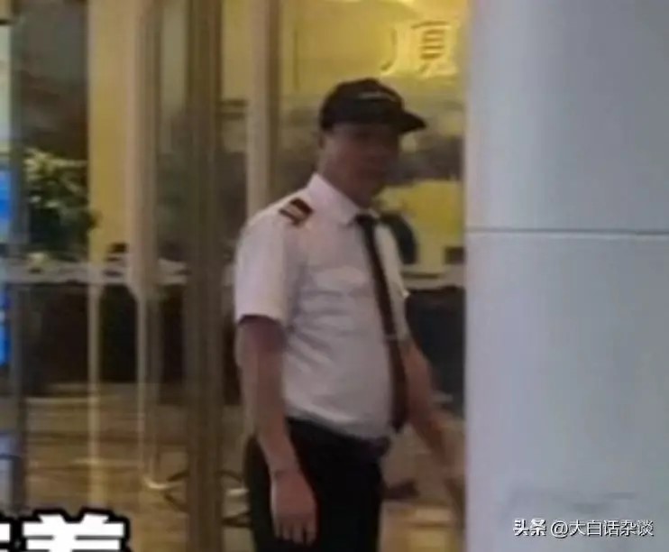 涉事保安在压力下被逼道歉。