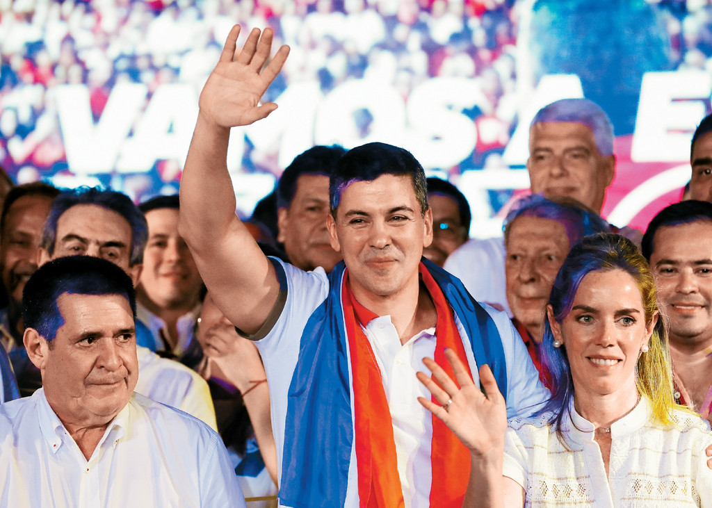 ■執政黨紅黨候選人培尼亞宣佈勝出大選，形容是人民的勝利。