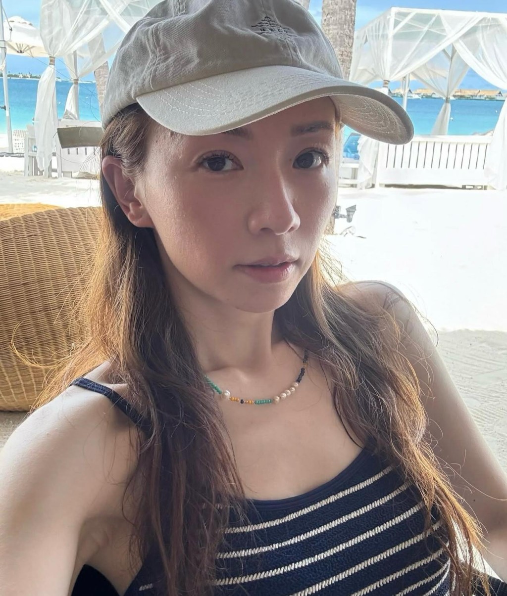 Elaine長居澳門，長有一副童顏。