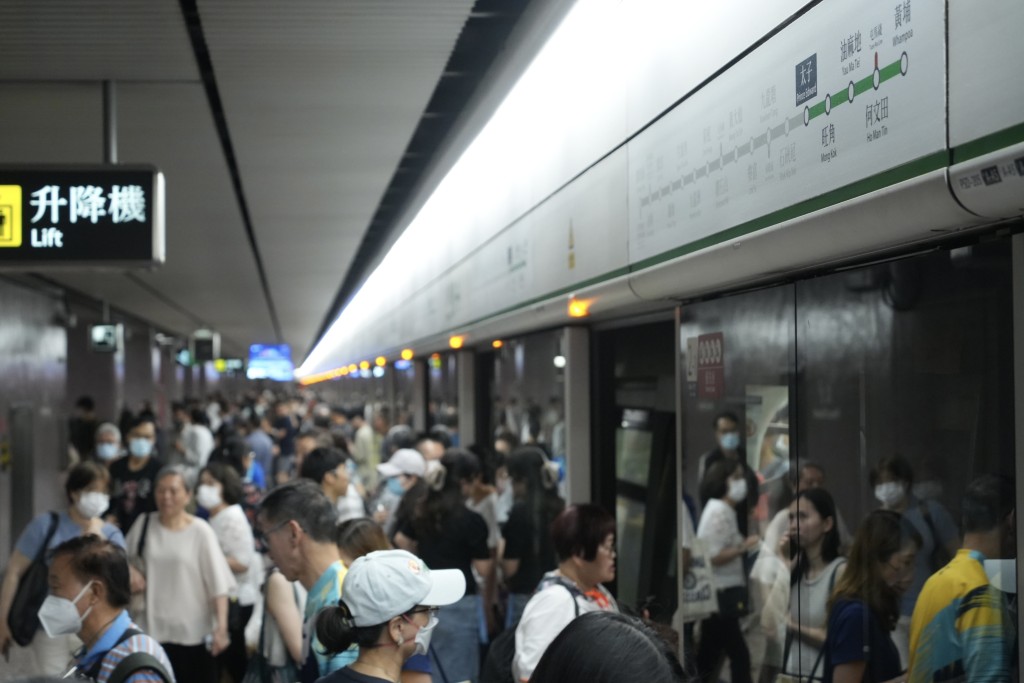 7月28日，观塘綫来往太子、旺角、油麻地及何文田站的列车服务暂停。
