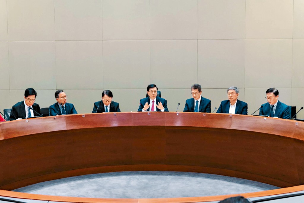 行政長官李家超再次主持立法會選舉政府統籌專班會議，強調政府上下將全力做好選舉工作。