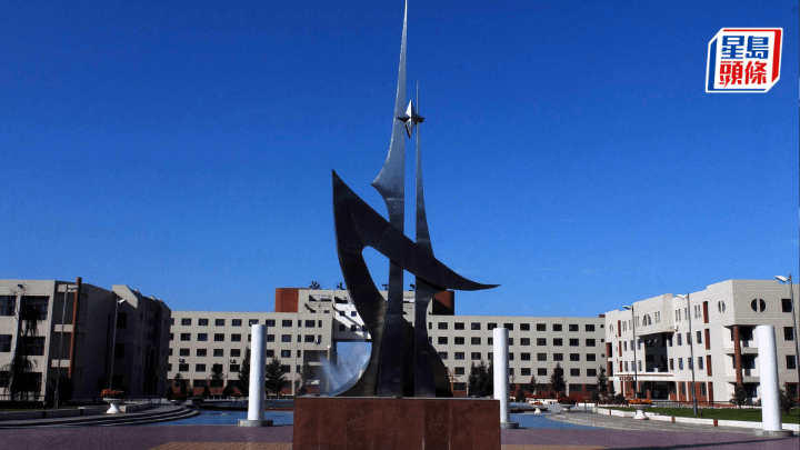 早前，嗇色園主辦可立中學的高中學生參訪石河子大學。（圖片來源：新華社）