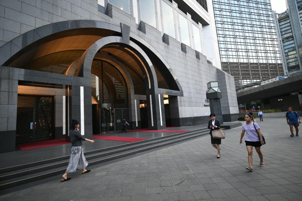 中銀香港跟隨減息。