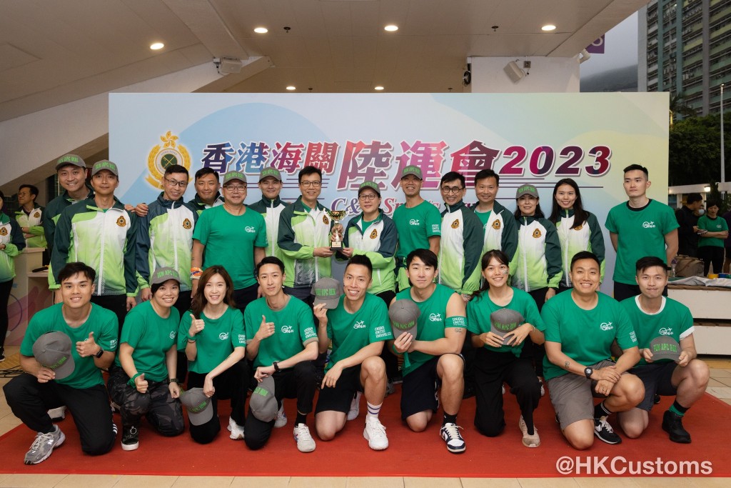 香港海關機場科以大熱姿態取得啦啦隊表演冠軍。香港海關FB圖片