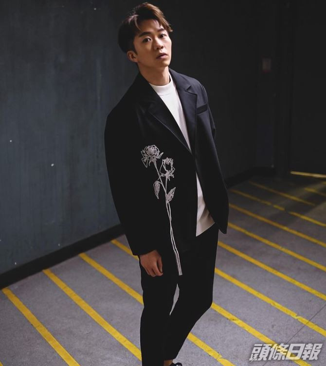7.鄭衍峰 在加拿大長大的鄭衍峰，初入行時是在無綫娛樂新聞台擔任主播，其後令他一舉成名的就是傳與馮盈盈拍拖，兩人更在節目上公然耍花槍，不過後來又有傳兩人分手，但經此傳聞傳出後，鄭衍峰人氣急升，獲公司力捧。