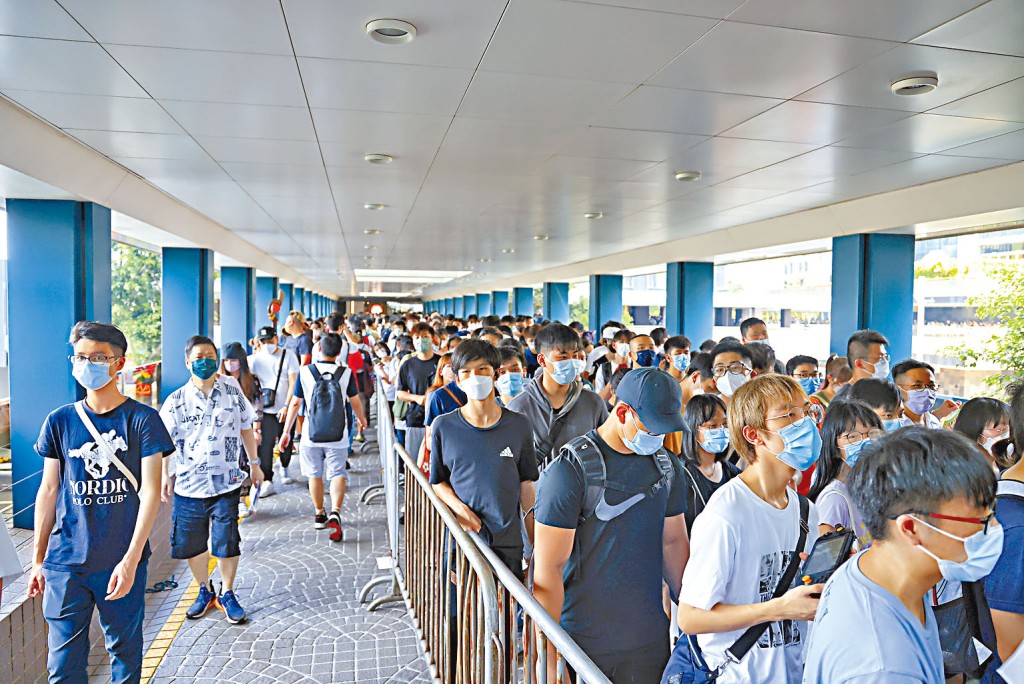 本港昨日新增四千六百三十四宗確診個案，但動漫節入場人數無減。