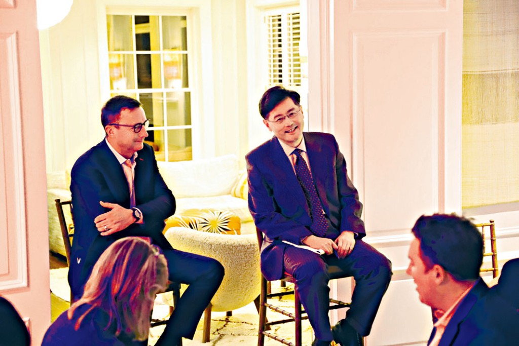 ■中国驻美大使秦刚接受美媒采访。