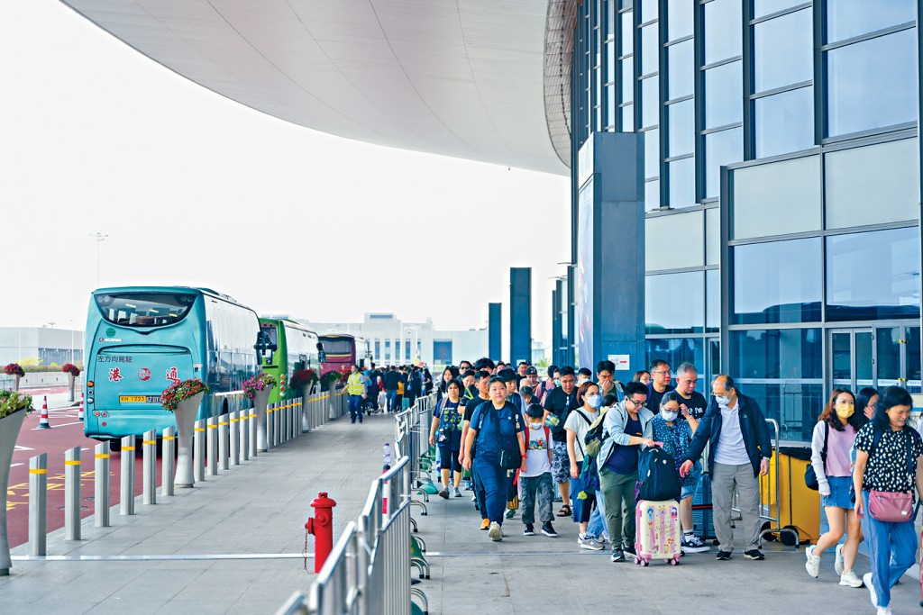 港珠澳大橋今年出入境旅客量已破千萬。