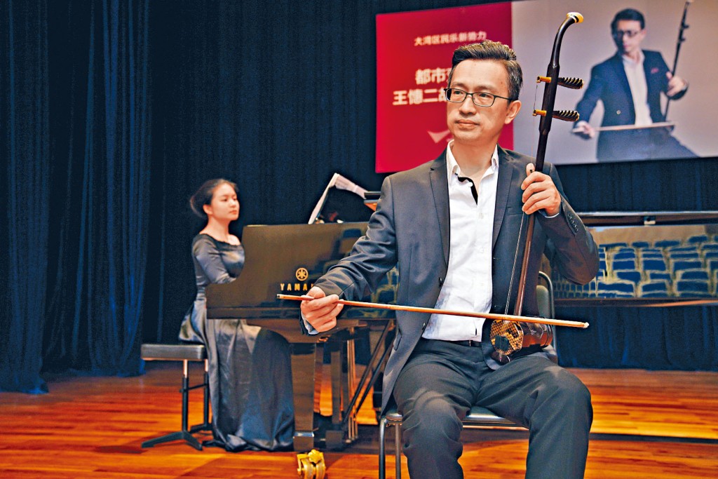 王憓的二胡音色，清澈、淡和、优雅，自成一派。