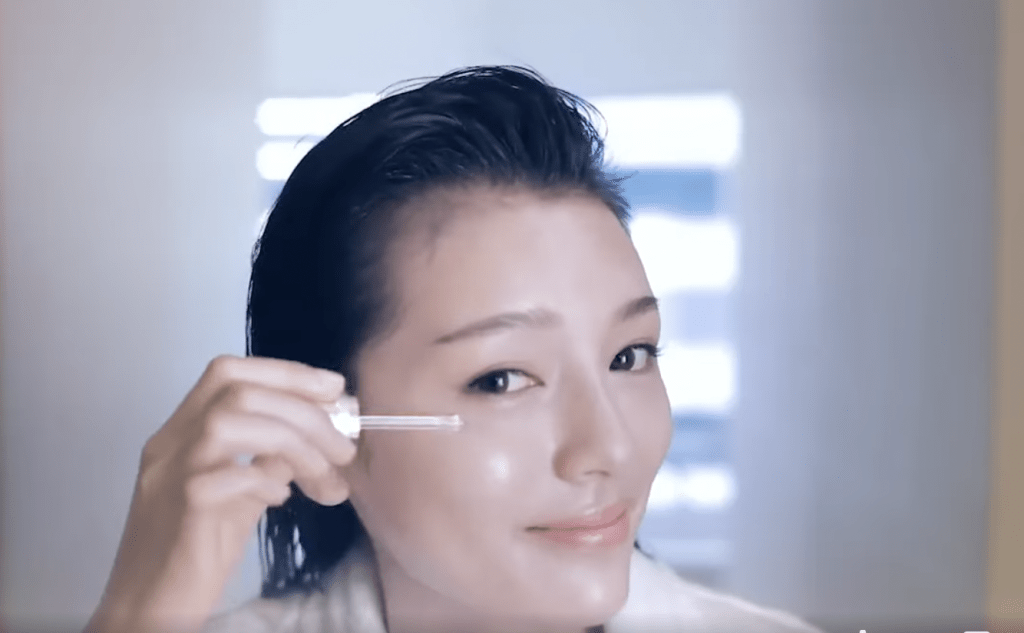Natalie曾為化裝品牌Estee Lauder拍攝宣傳廣告。 Natalie曾為化裝品牌Estee Lauder拍攝宣傳廣告。