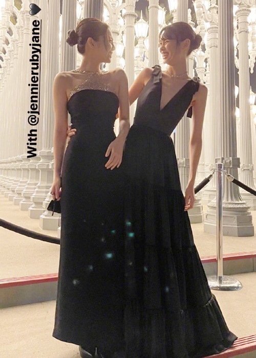 Jennie與鄭浩妍當晚見面也很開心。