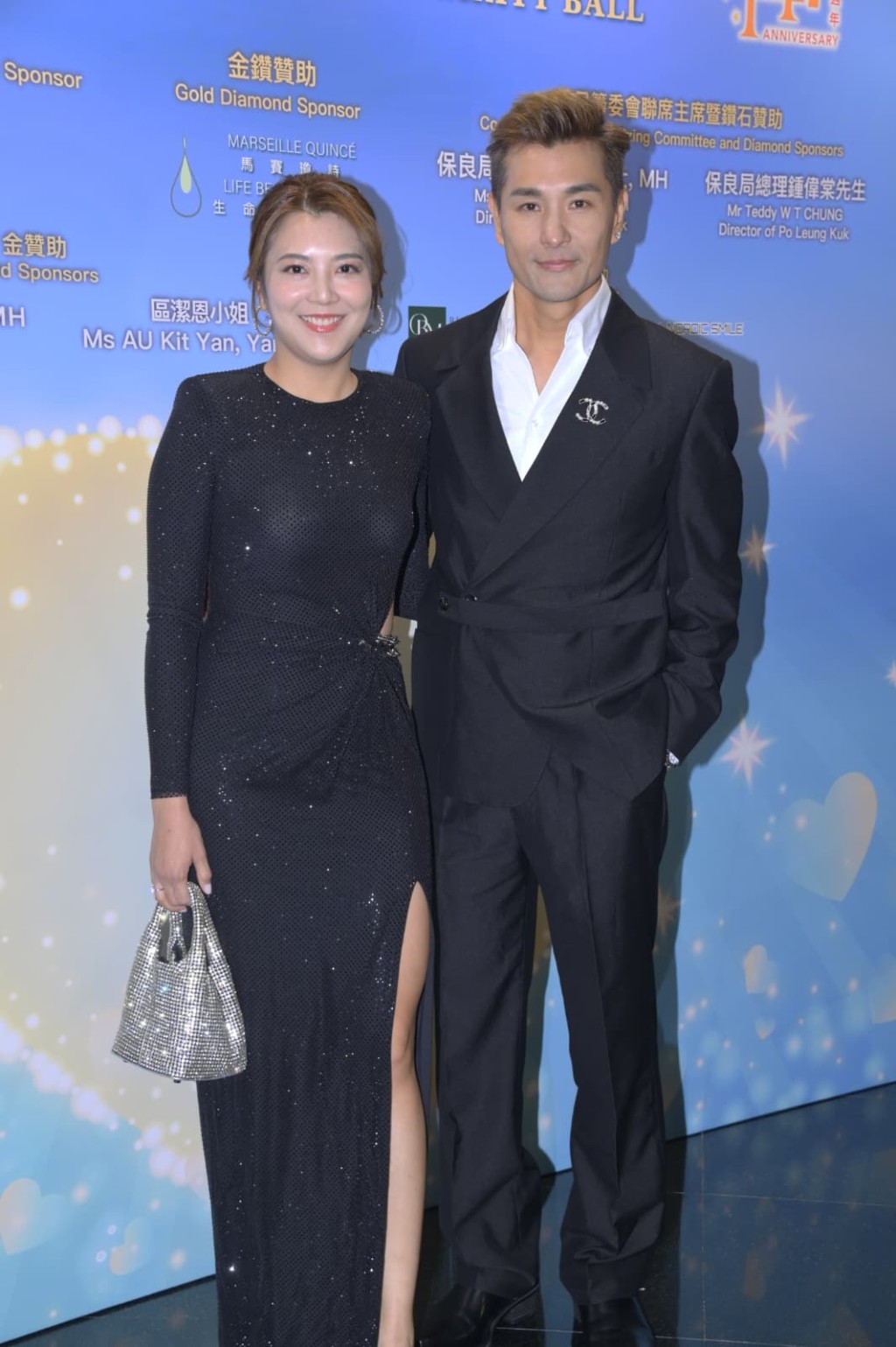 陳展鵬與太太單文柔盛裝出席「保良局周年慈善餐舞會」。