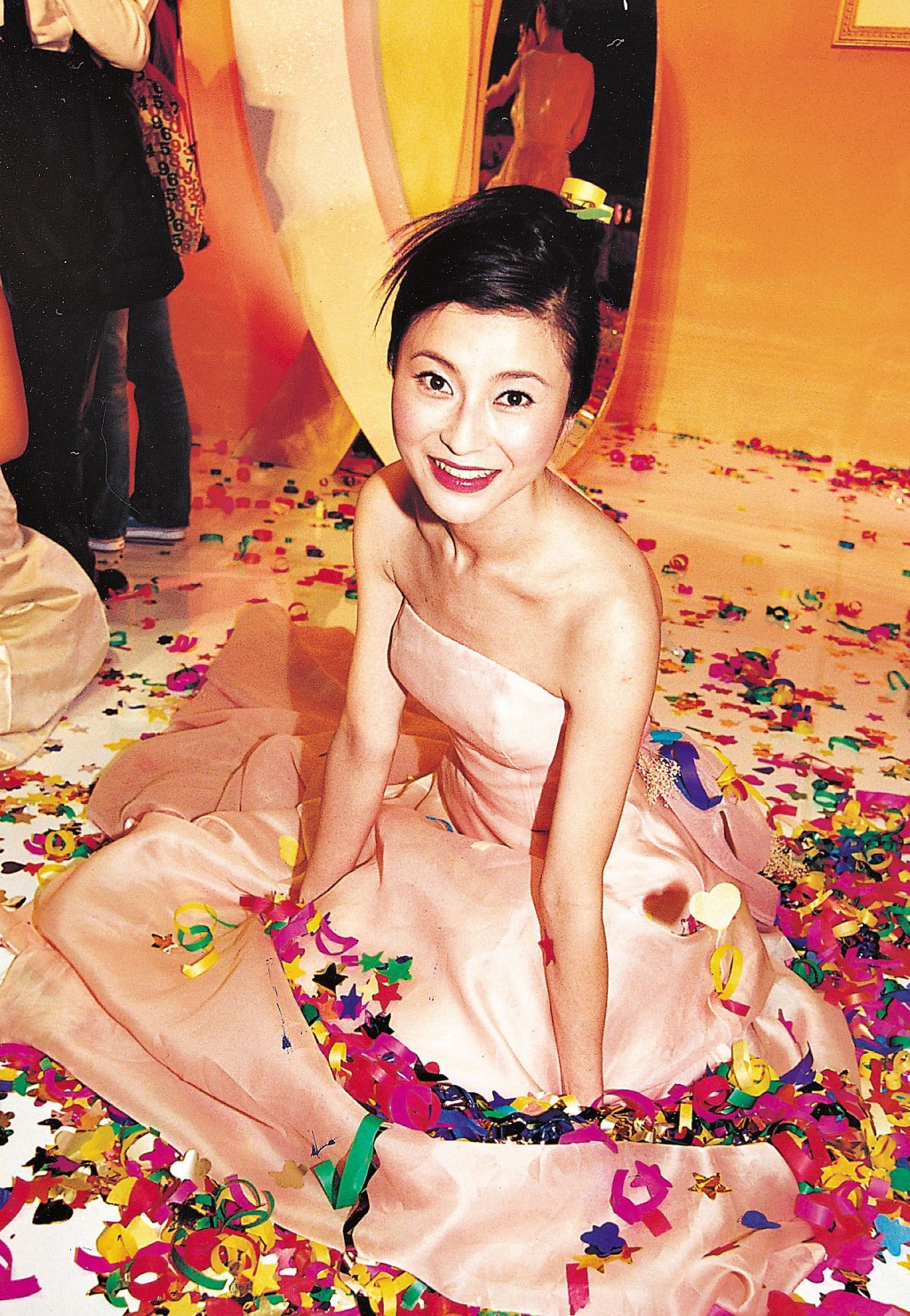 2001年出席婚紗晚裝展。 2001年出席婚紗晚裝展。