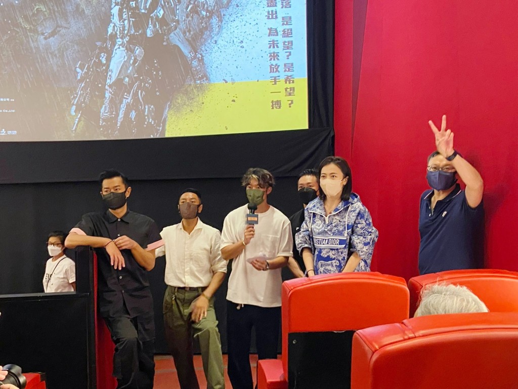 刘銮雄慈善基金曾资助慈善机构会员观看古天乐投资兼主演的电影《明日战记》。