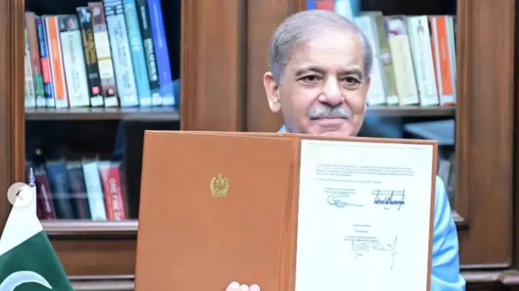 巴基斯坦总理谢里夫也签署了备忘录。  IG@SHEHBAZSHARIF