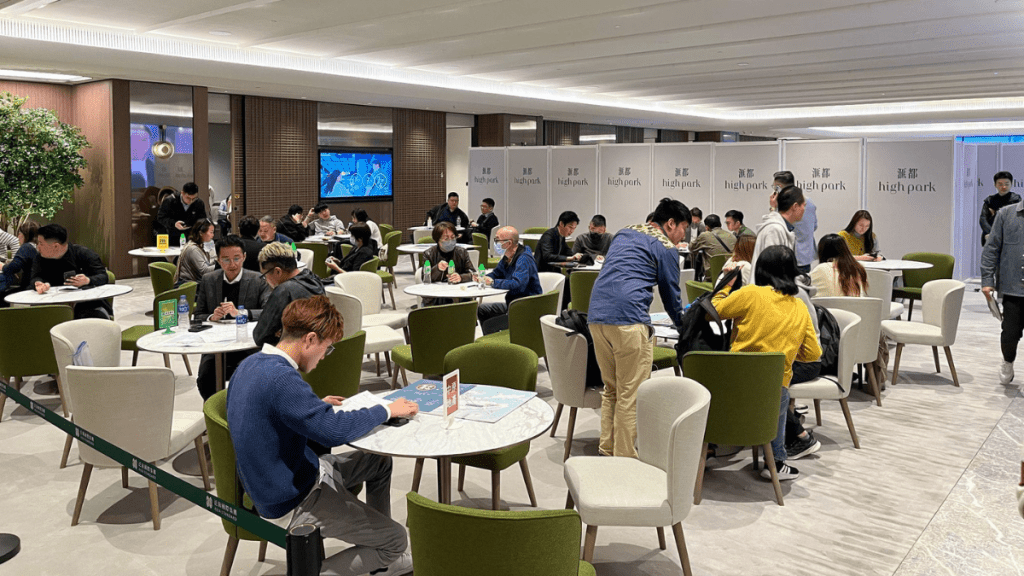 滙都II錄300組睇樓客參觀。