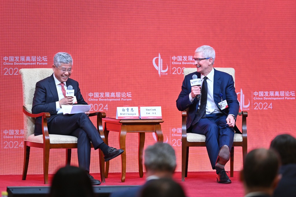 苹果公司首席执行官库克也在北京参加论坛。新华社
