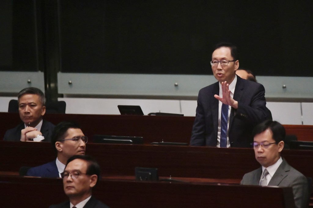 陈健波希望当局不要敷衍议会，回去认真考虑议员的意见。资料图片