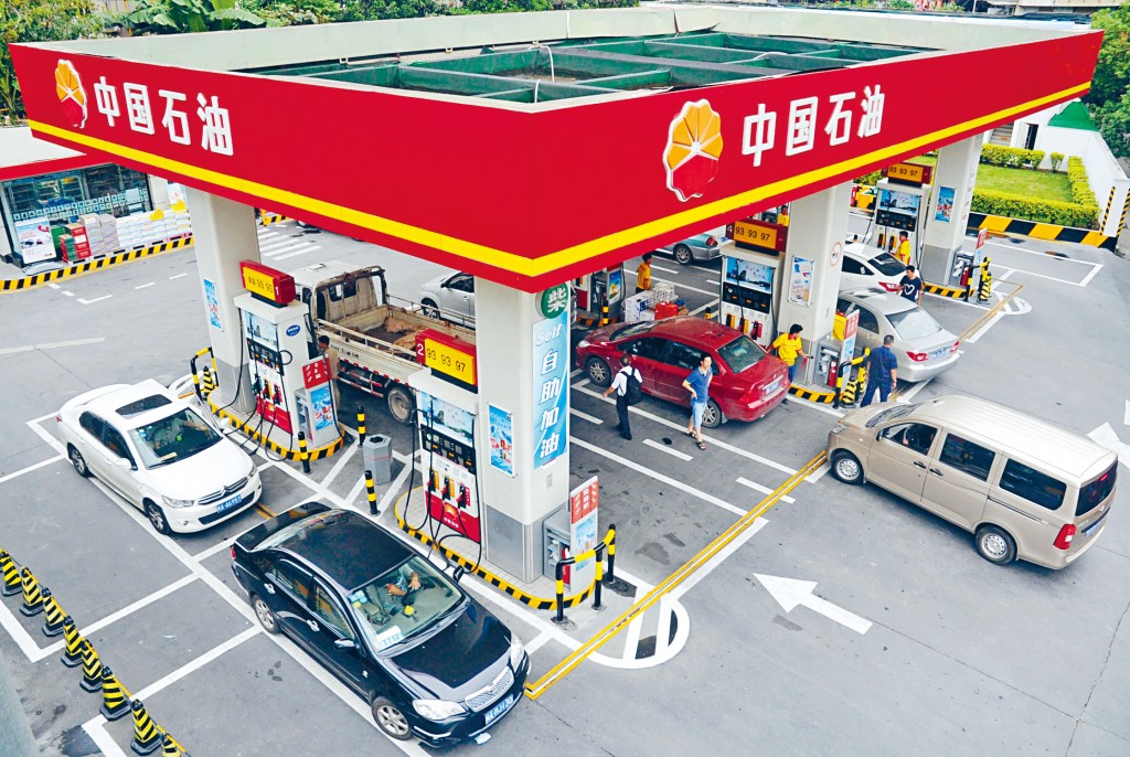 中石油变相发盈警，料第二季价格水准仍维持低位震荡运行，上半年纯利将大幅下降。