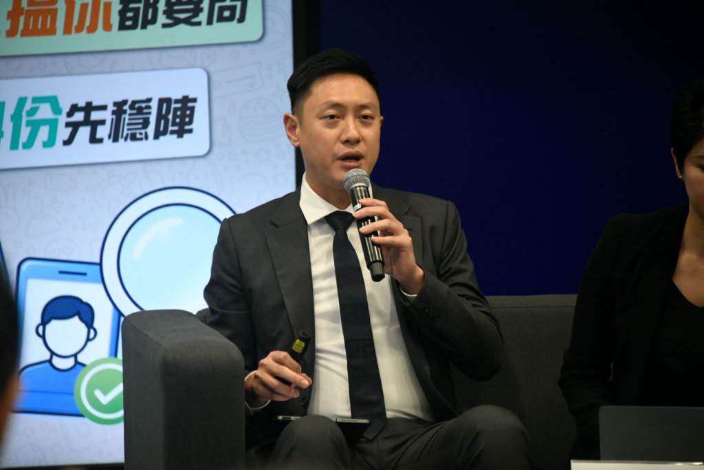 網罪科總督察黃長興指出,奪取帳戶只是騙徒的第一步,不法之徒會為詐騙目標度身訂造騙局。 網罪科總督察黃長興指出,奪取帳戶只是騙徒的第一步,不法之徒會為詐騙目標度身訂造騙局。