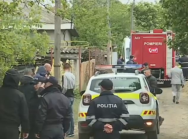 警方出動警員及義工搜索。網圖