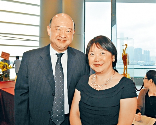 快將退休的終審法院首席法官馬道立(左)的妻子袁家寧，獲推薦為終院常任法官候選人之一。
